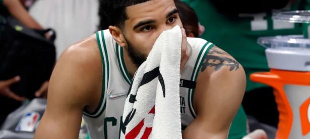 28圈- 巴塞罗那带队取胜！，塔图姆重要时刻败北赛场气氛高涨