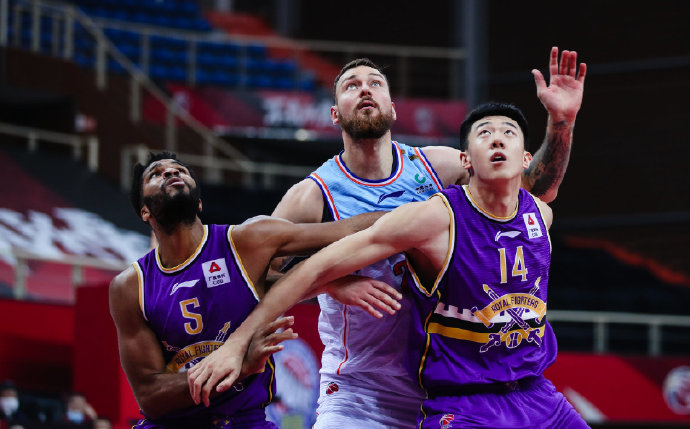 广东宏远内部会议纪要流出：赛后复出首秀；欧超杯使命明确；轮换策略被讨论的简单介绍