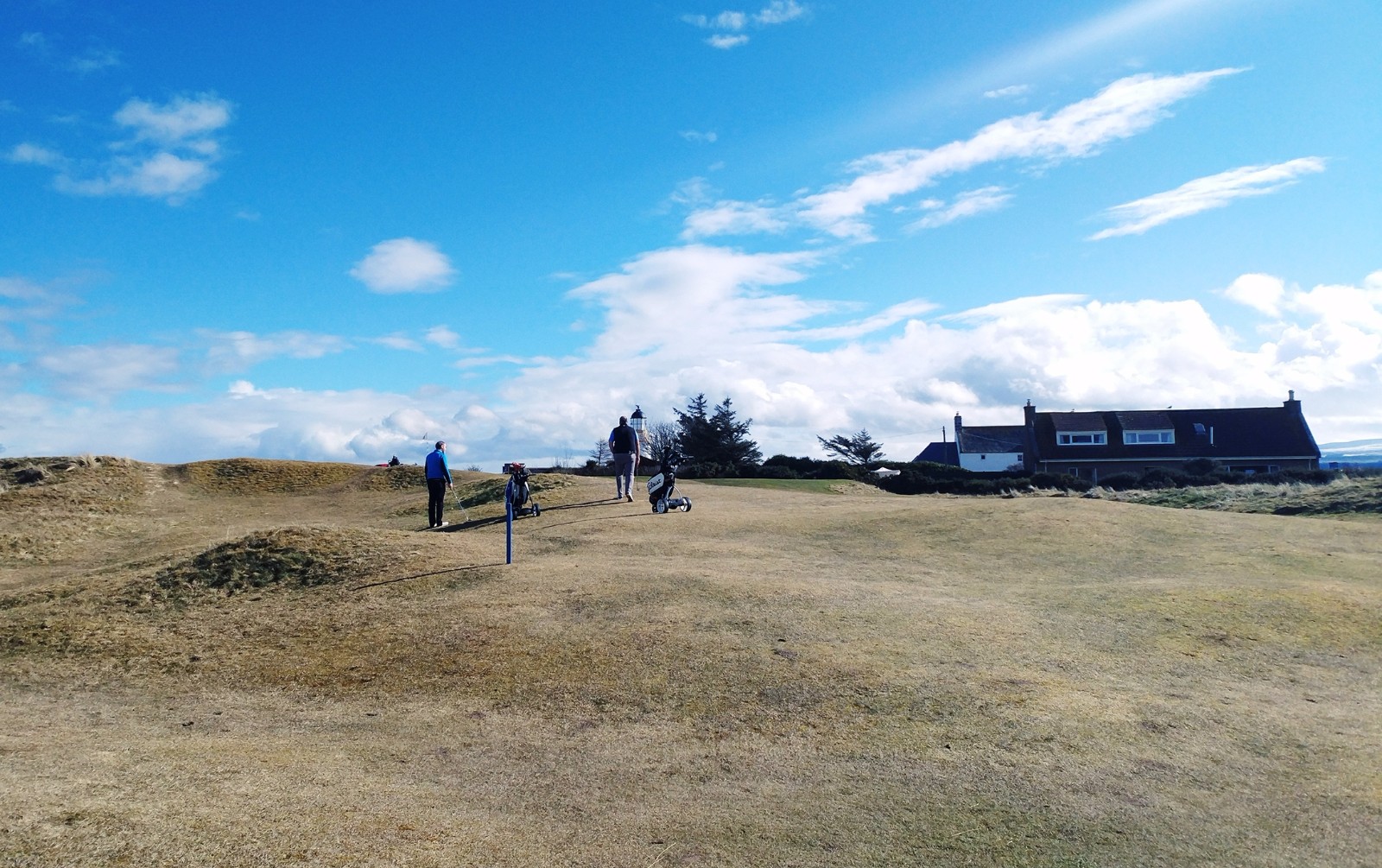 高尔夫热身赛，江畔海豚队与天山铁骑队强势反弹，体能对抗拉满！传控打穿防线的简单介绍
